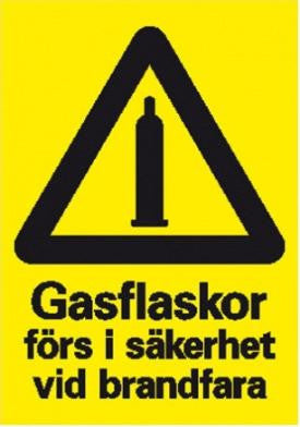 Gasflaskor förs i säkerhet